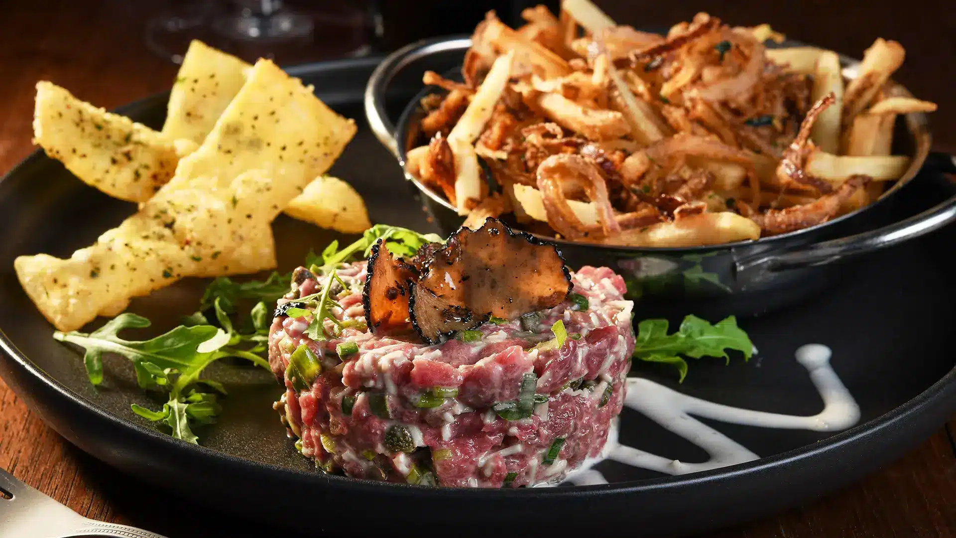 Tartare garni de truffes servi au restaurant PACINI